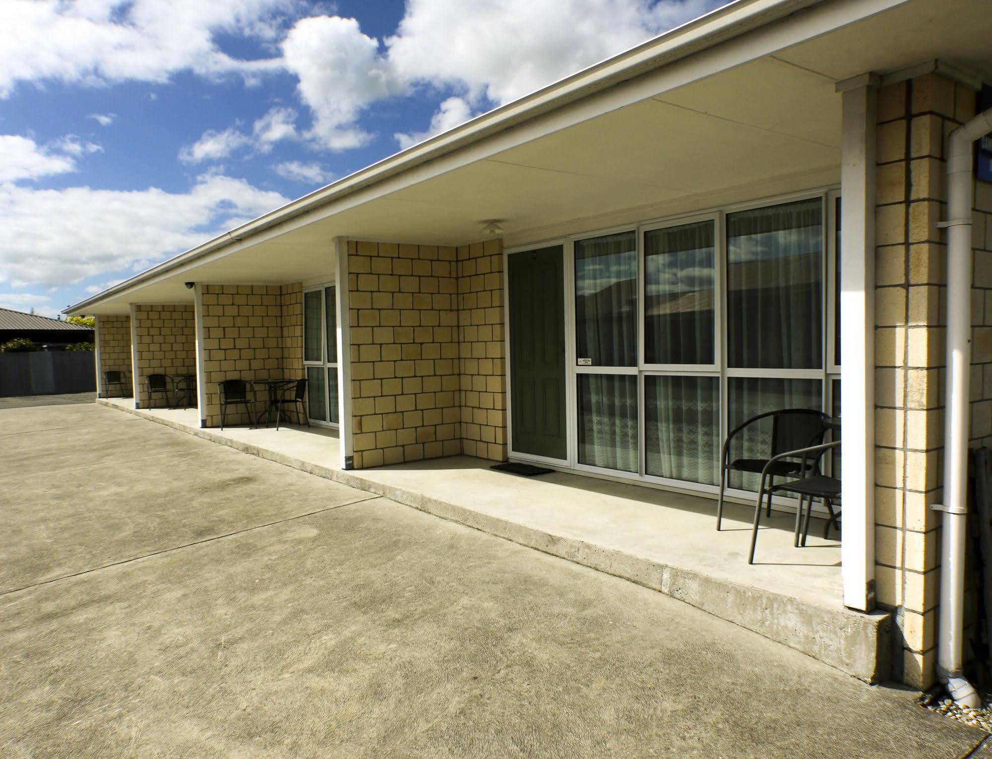 Charlton Motel กอร์ ภายนอก รูปภาพ