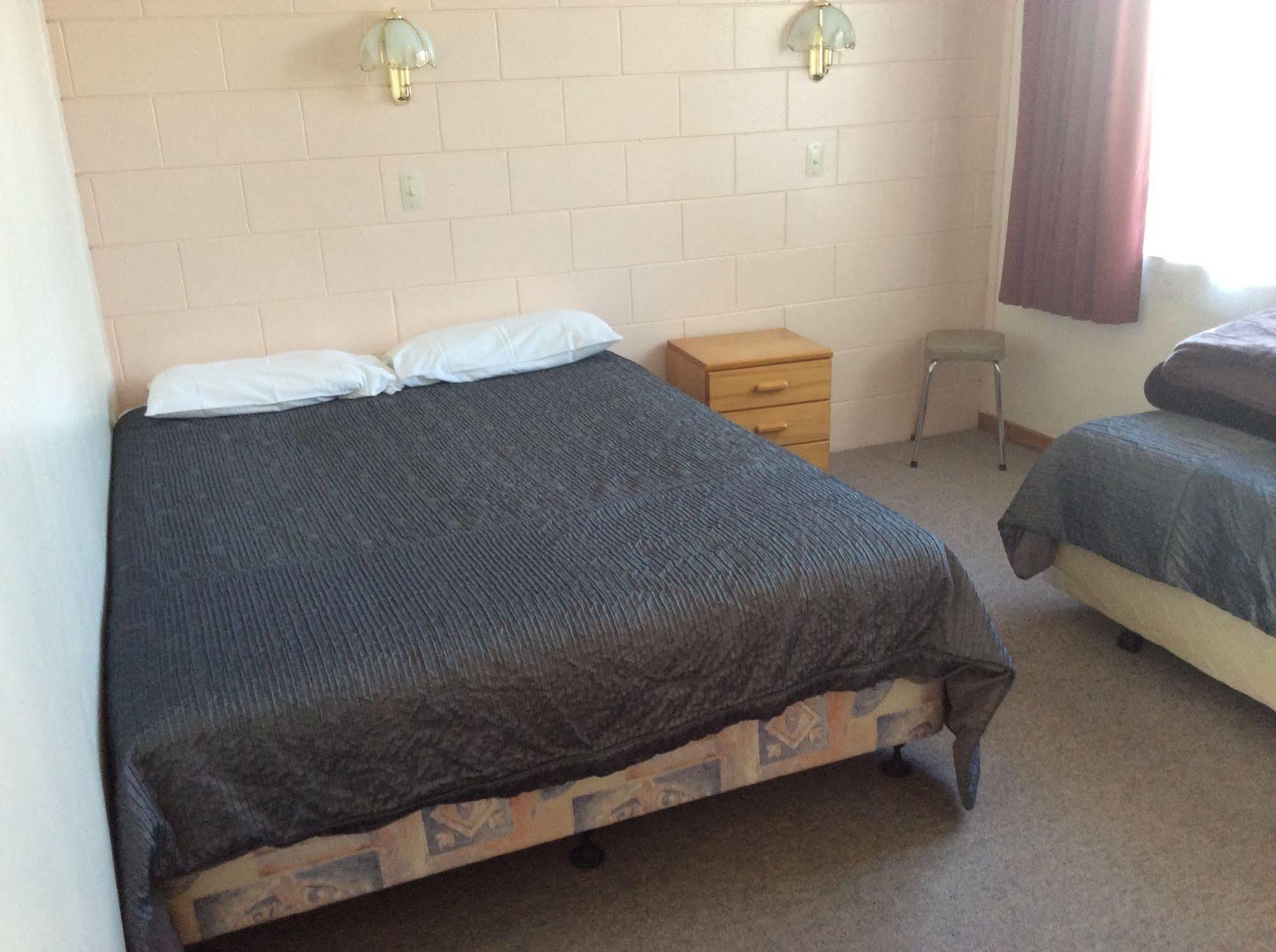 Charlton Motel กอร์ ภายนอก รูปภาพ