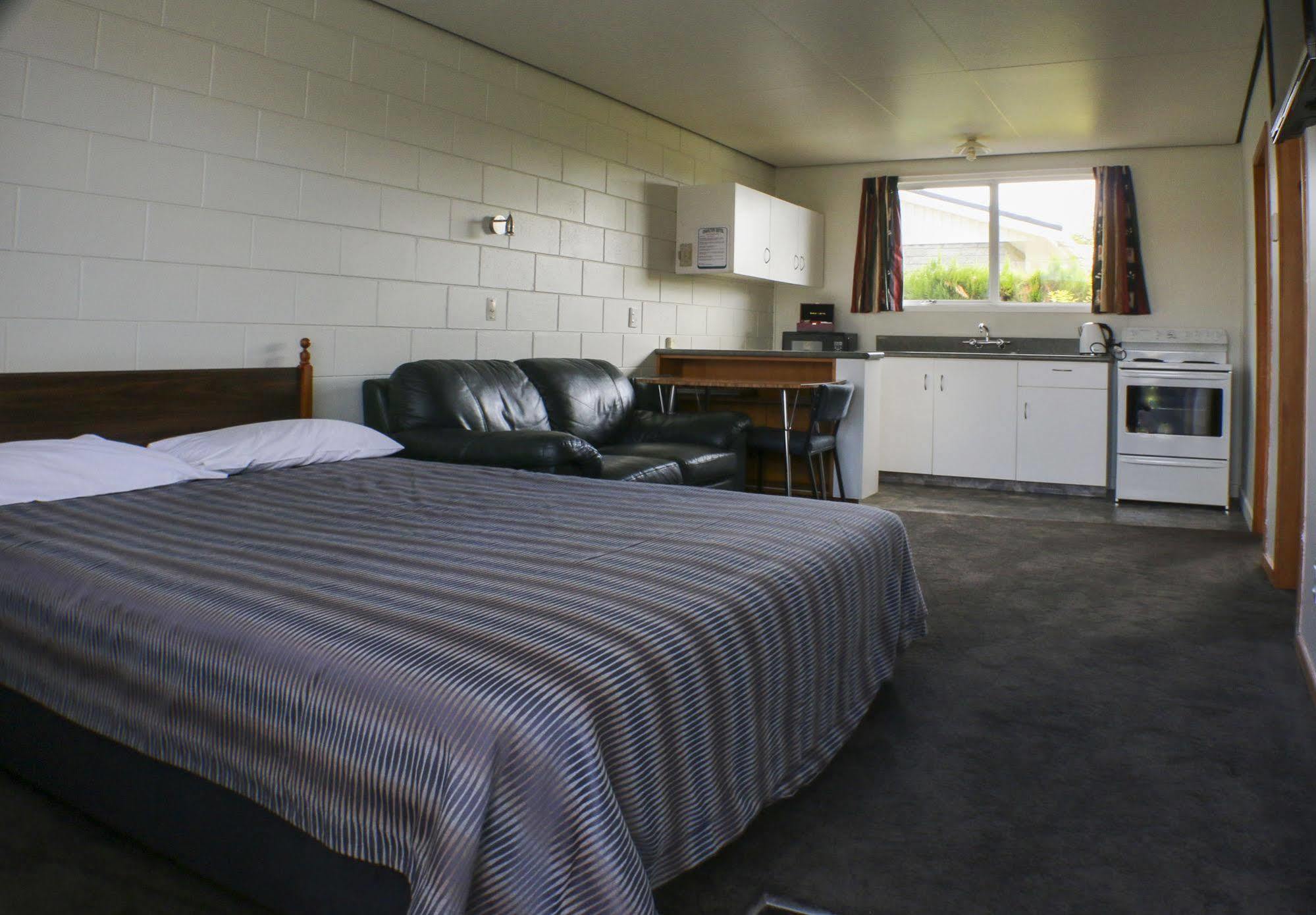 Charlton Motel กอร์ ภายนอก รูปภาพ